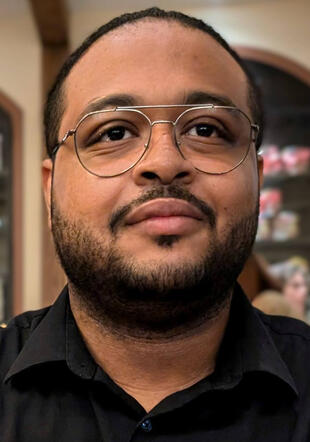 View Fenik&#39;s Bio